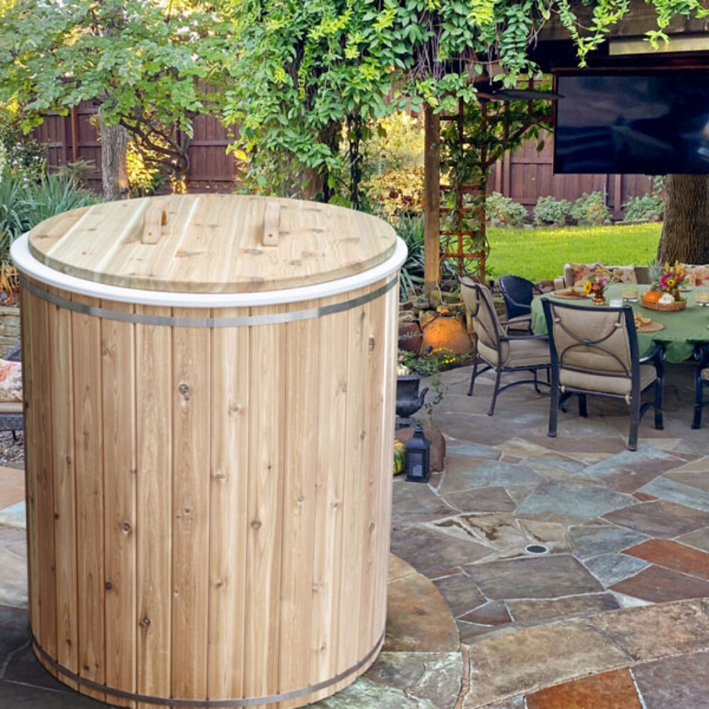 LeisureCraft - The Baltic Cold Plunge Tub - On Patio